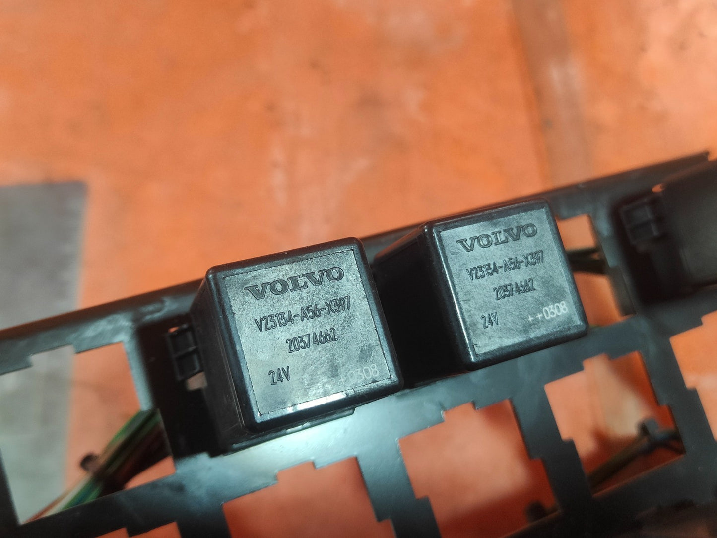 ✅2003 VOLVO FL RELAY FUSE BOX V23134-A56-X397 + WARRANTY A324 - Image 8