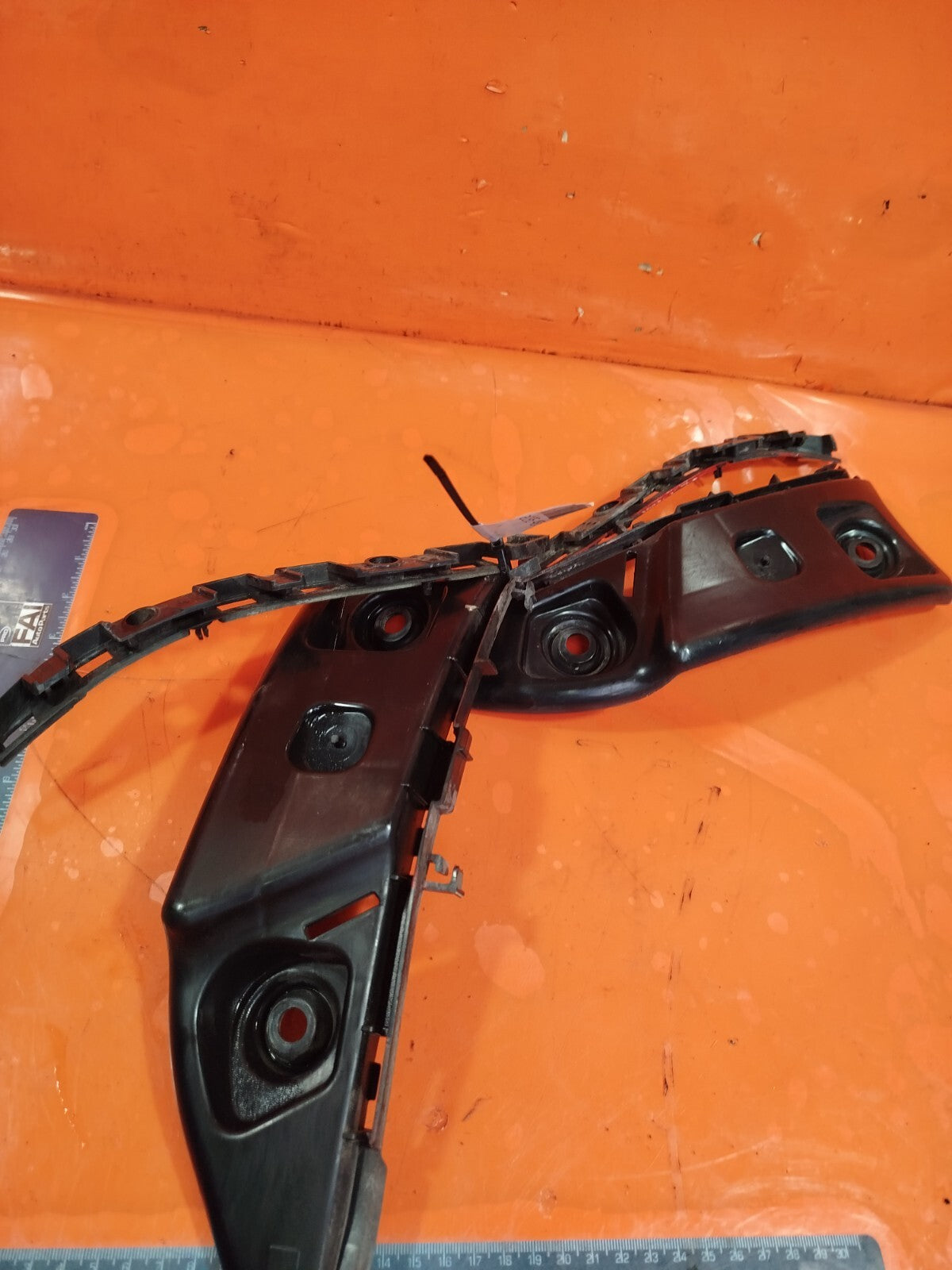 ✅MERCEDES W176 A180 AMG SPORT 1.5 DIESEL 2013 REAR BUMPER BRACKET MOUNTS A195 - Image 3