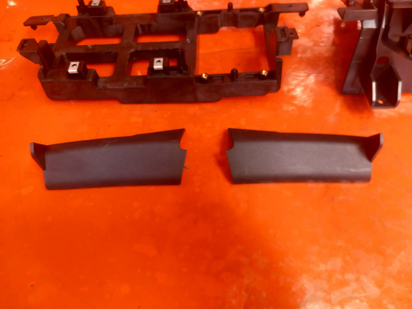Land Rover Defender L663 3.0 Diesel 2025 Dashboard Trims N8B2047A04AAW Warranty - Image 9