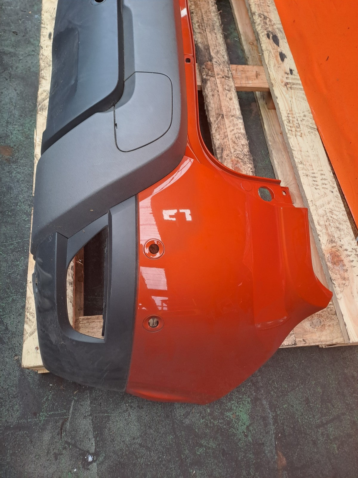 ✅2024 Dacia Duster Journey Rear Bumper Orange + Warranty A364 - Image 3