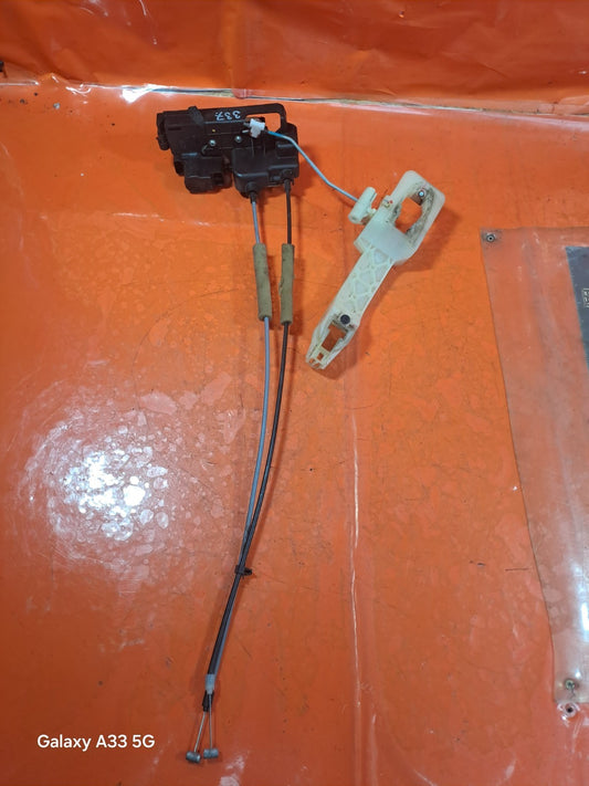 ✅SSANGYONG KORANDO 2.2 DIESEL 2015 REAR LEFT DOOR LOCK MECHANISM Warranty A337 - Image 1