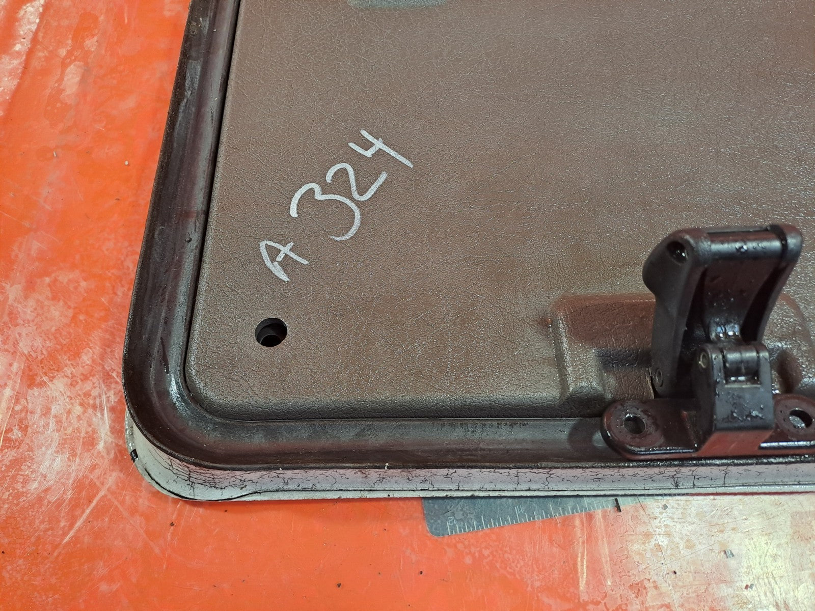 ✅VOLVO FL 5.5 DIESEL 2003 TOOLBOX HATCH COVER Warranty A324 - Image 9
