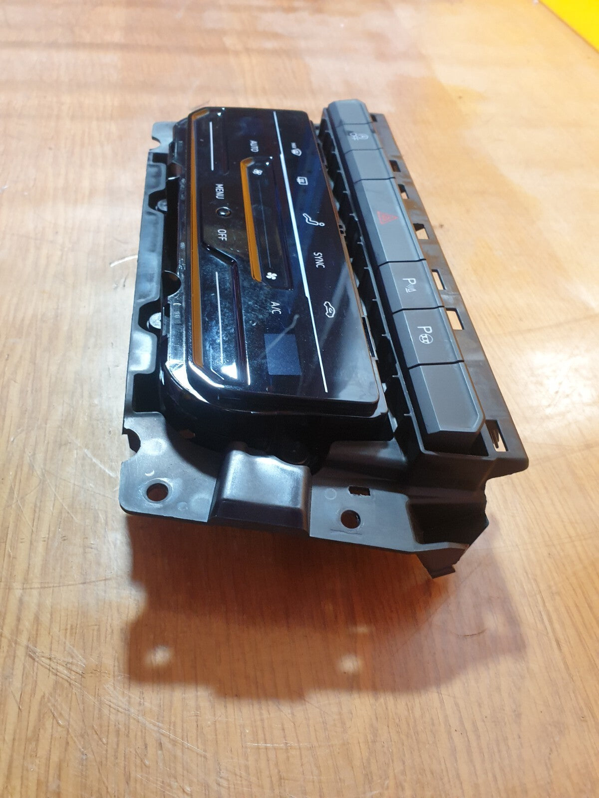 ✅VW T-ROC LIFE 1.5 PETROL 2022 HEATER CLIMATE CONTROL PANEL 2GA907044 Warranty - Image 4