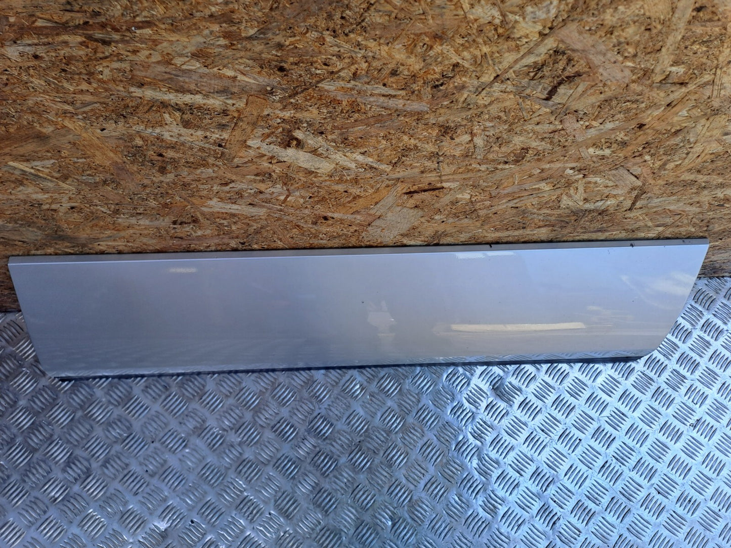 ✅2005 RANGE ROVER VOGUE L322 FRONT RIGHT DOOR LOWER MOULDING TRIM SILVER 8263896 - Image 5