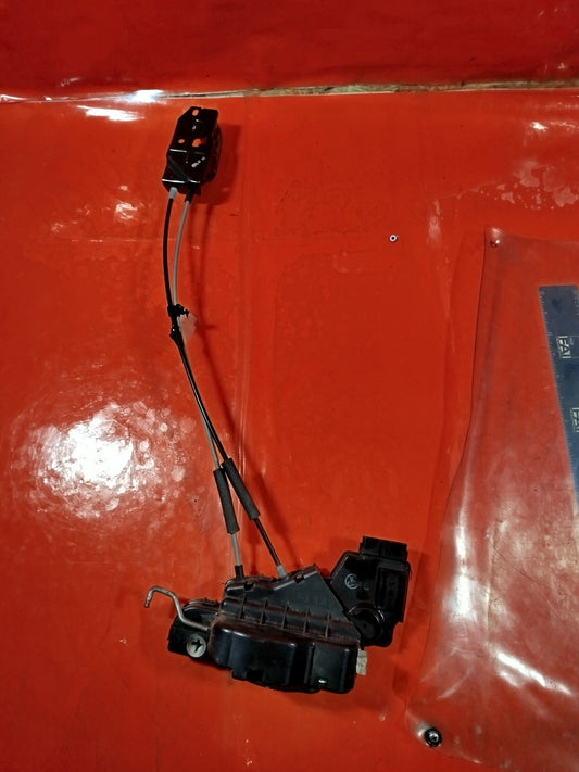 ✅2010 HYUNDAI I800 2.5D FRONT DOOR LOCK RIGHT + WARRANTY A325 - Image 1
