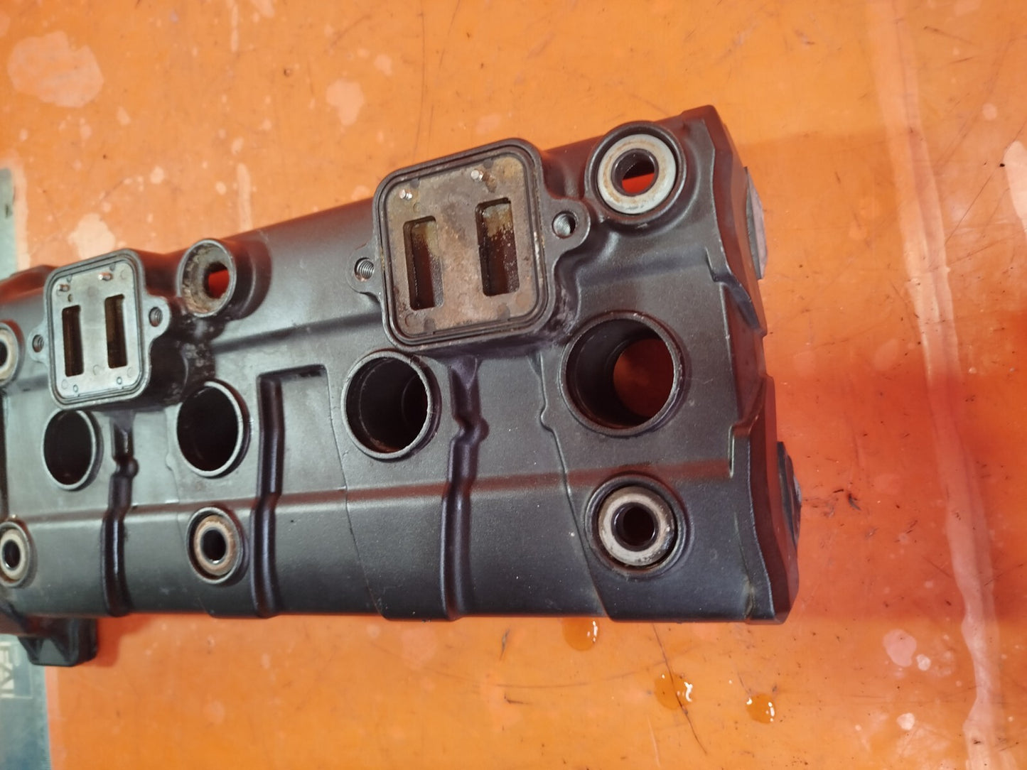 ✅2013 YAMAHA XJ6 F DIVERSION PETROL CYLINDER HEAD ENGINE PART ROCKER COVER A184 - Image 7