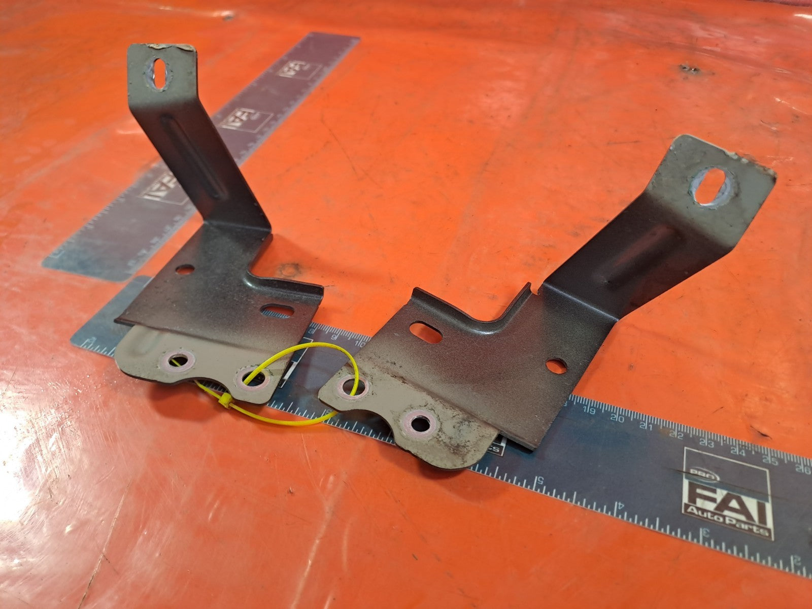 ✅Jaguar I-Pace Ev400 X590 2020 Rear Right & Left Brackets Pair J9D345130AB A375 - Image 7