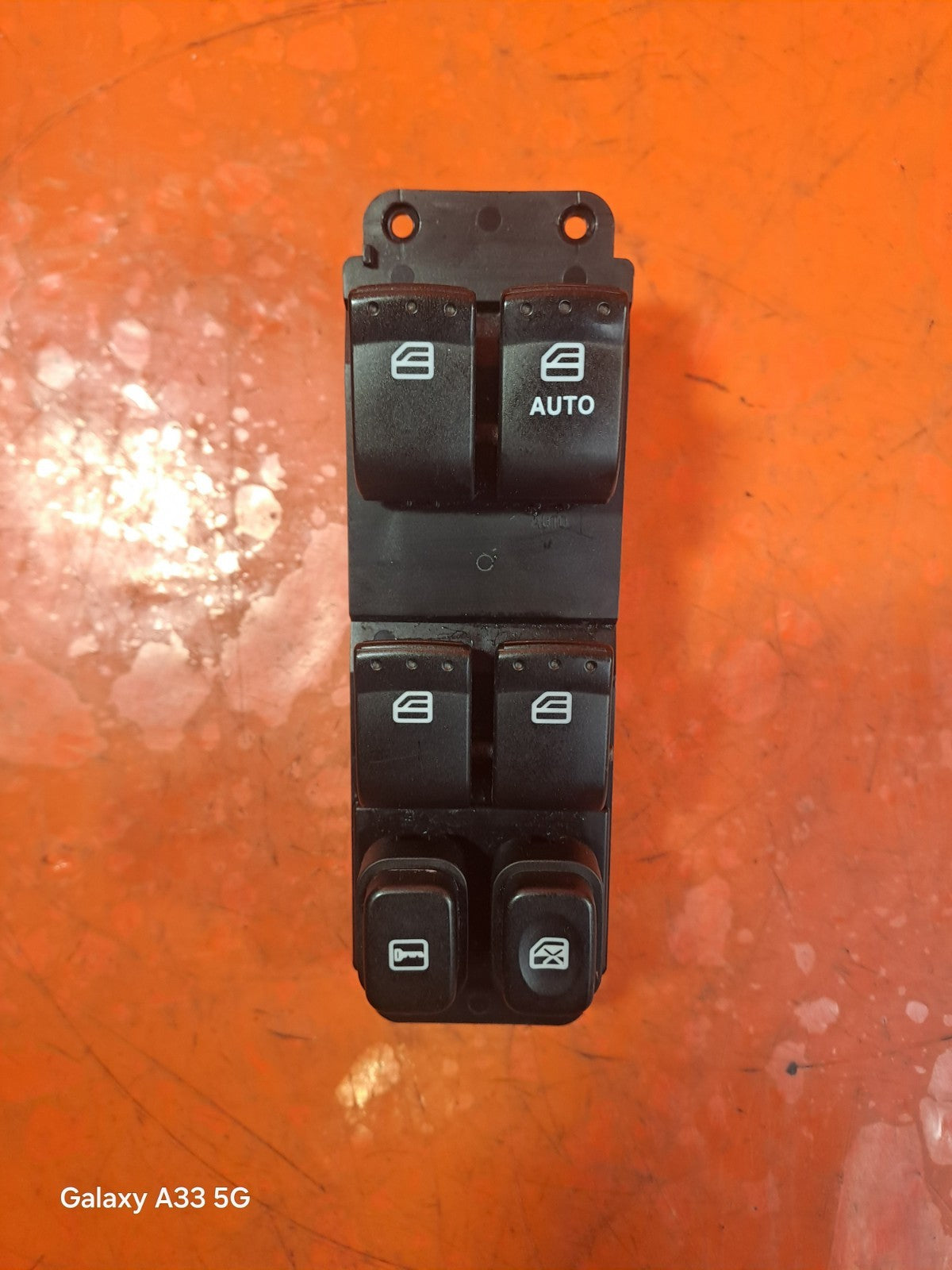 ✅SSANGYONG KORANDO 2.2 DIESEL 2015 FRONT RIGHT WINDOW SWITCH 202007153 Warranty - Image 3