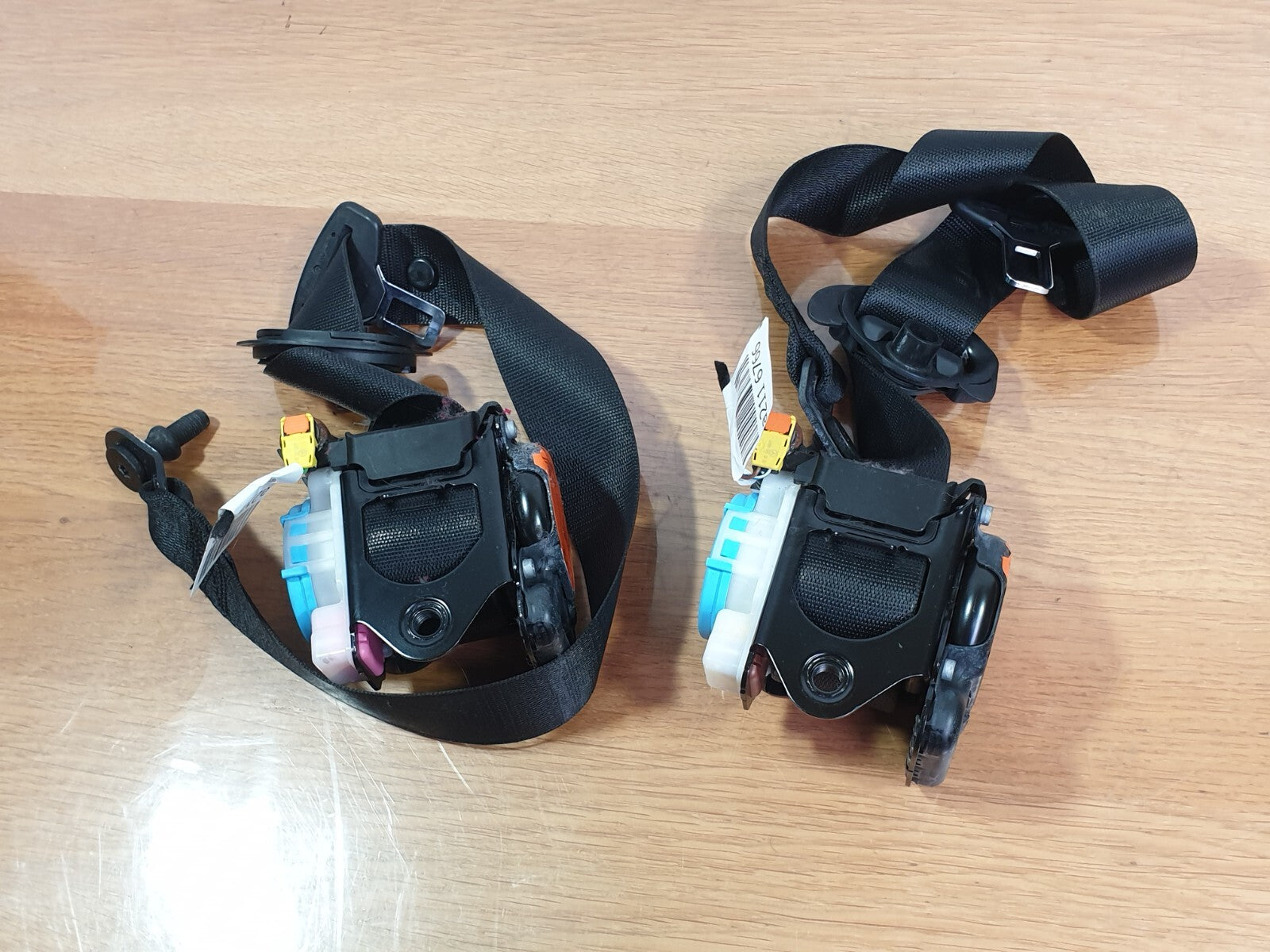 MERCEDES B CLASS W246 2012 FRONT RIGHT & LEFT SEAT BELT 307068199228AC A211 - Image 1