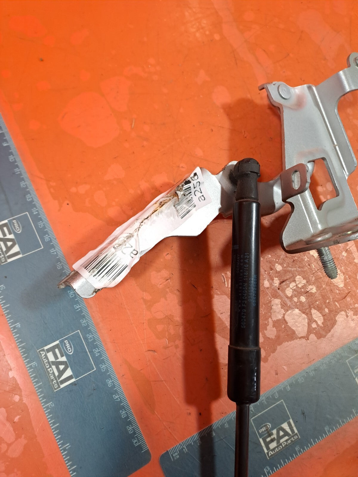 ✅Renault Trafic III Sl27 Sport 2016 1.6 Diesel BONNET HINGE &STRUT &BRACKET A256 - Image 4