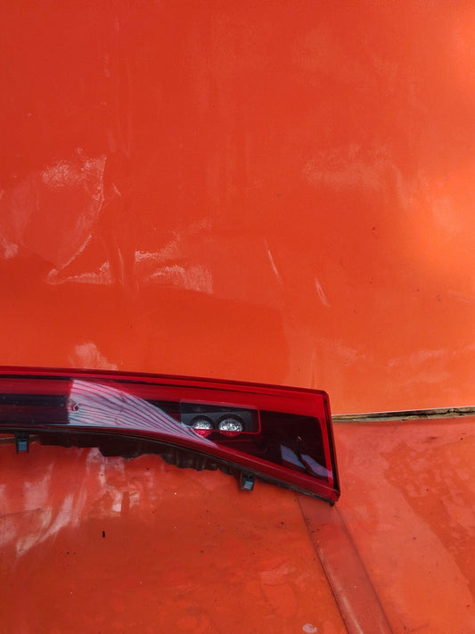 ✅CUPRA BORN V2 Ev 2023 REAR CENTRE THIRD BRAKE LIGHT 10H945093 Warranty A272 - Image 2