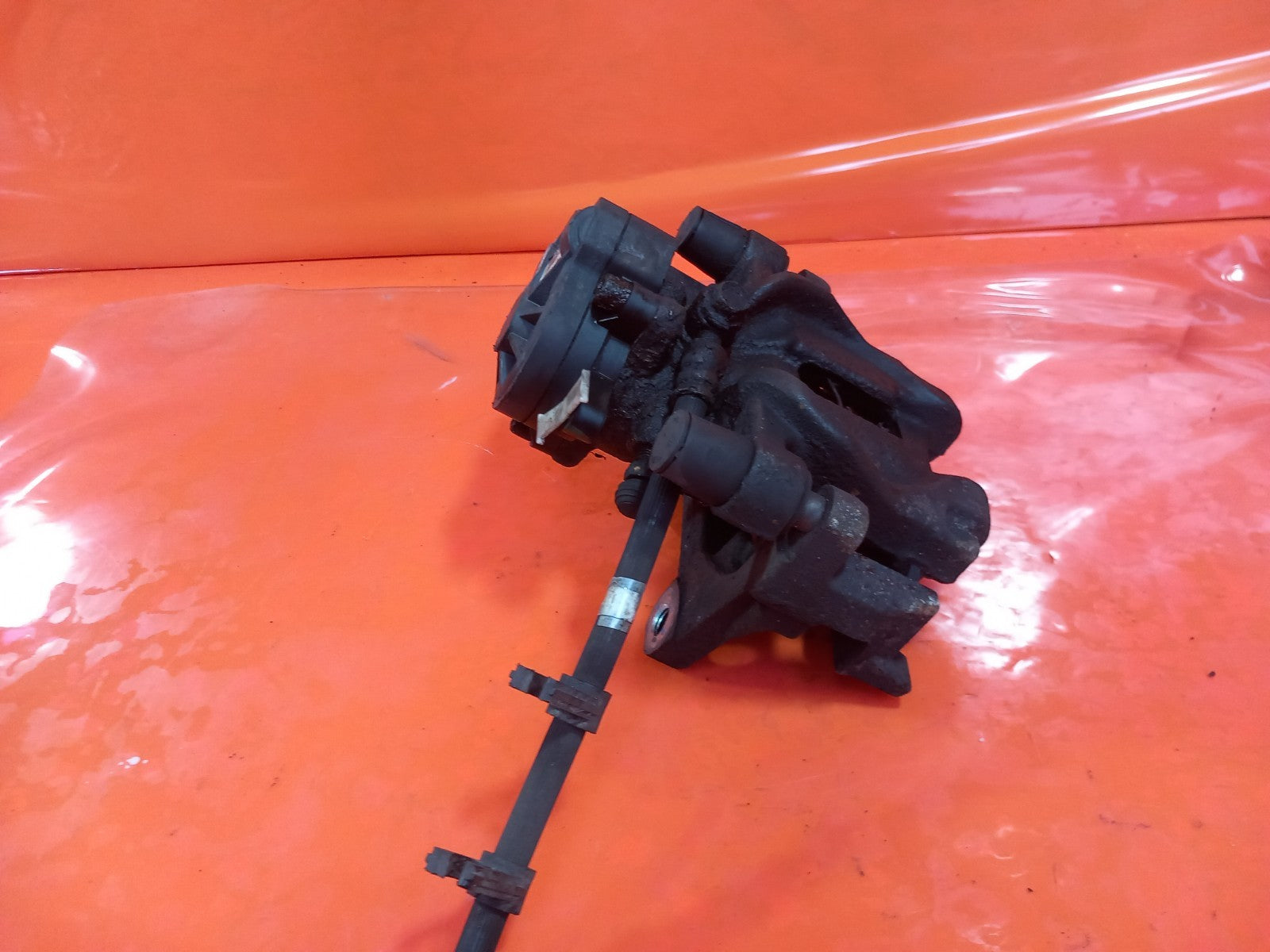 Ford Galaxy Zetec 2.0 Diesel 2019 Rear Left Electric Brake Caliper DG9C2D251H - Image 6