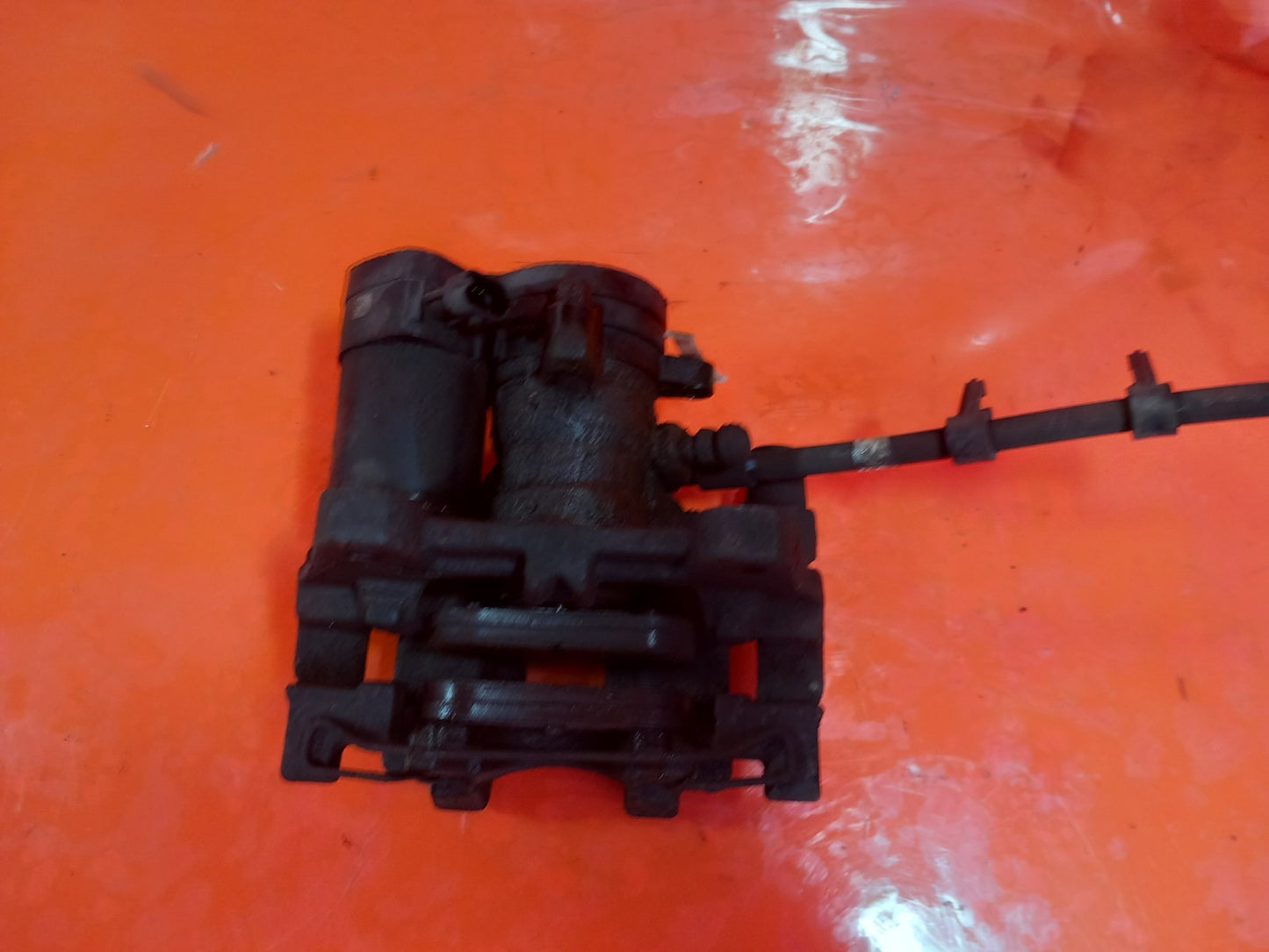 Ford Galaxy Zetec 2.0 Diesel 2019 Rear Left Electric Brake Caliper DG9C2D251H - Image 7