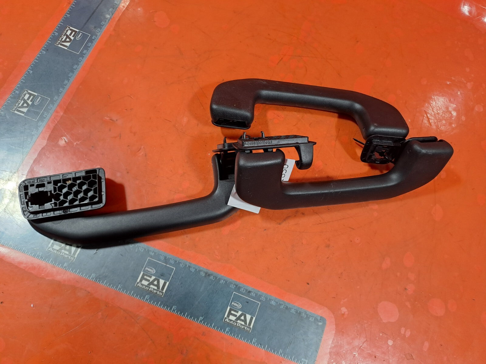 ✅MERCEDES W176 A180 1.6 PETROL 2012 INTERIOR ROOF GRAB HANDLES SET X3 A213 - Image 1