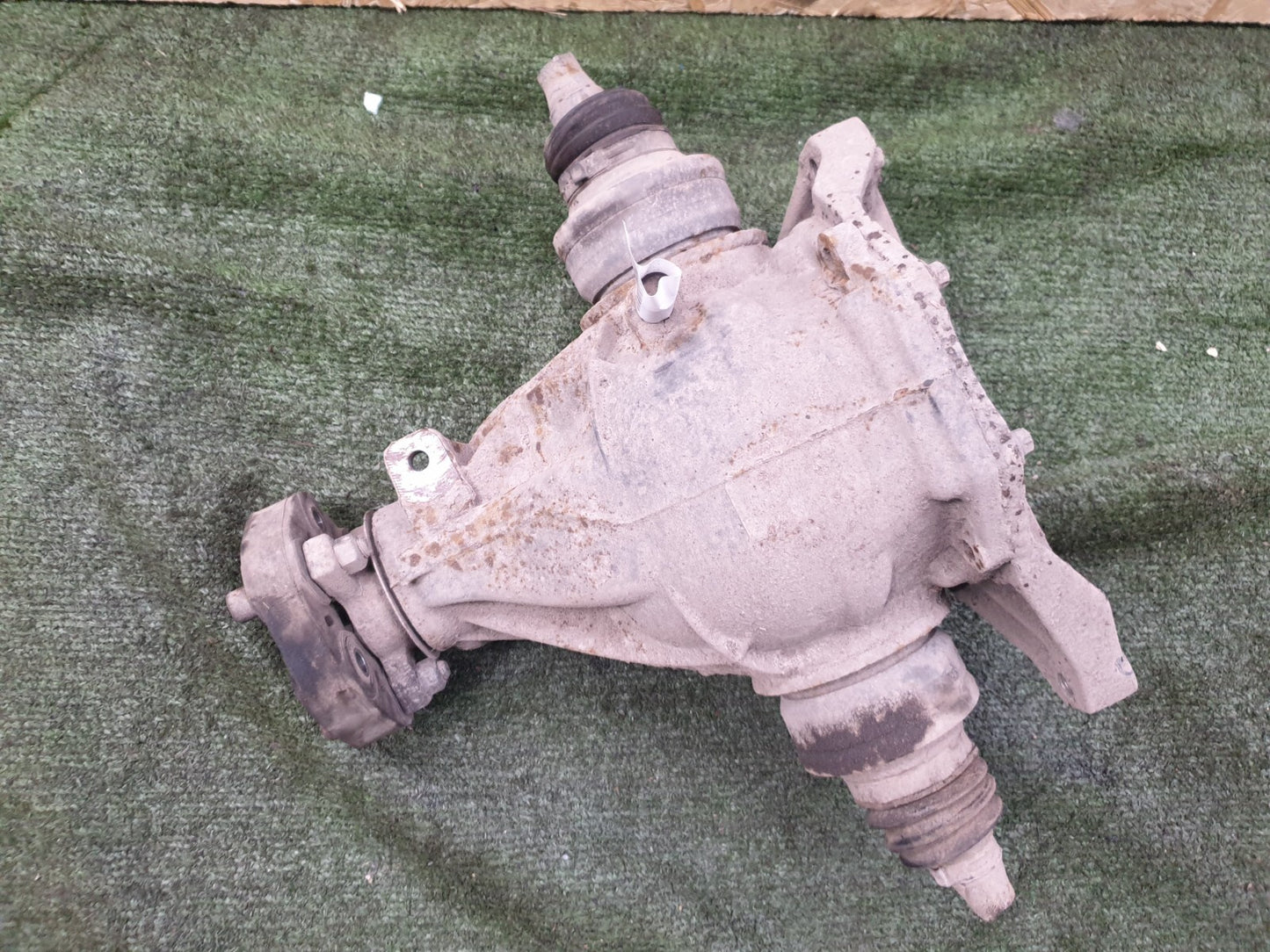 ✅2013 MERCEDES W212 AMG 2.1D REAR AXLE DIFFERENTIAL RATIO 2.47 2123507906 A141 - Image 2