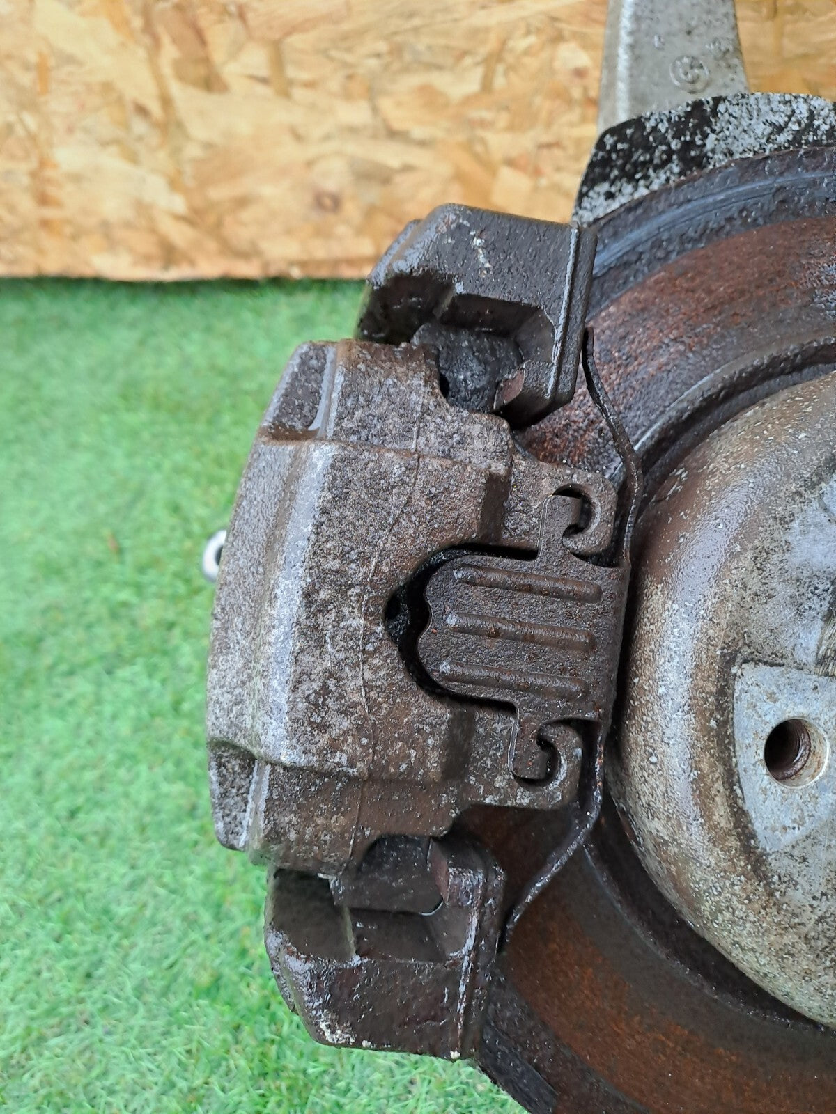 BMW 5 Series 520D Se 2.0 Diesel 2010 Front Right Hub Warranty A216 - Image 4