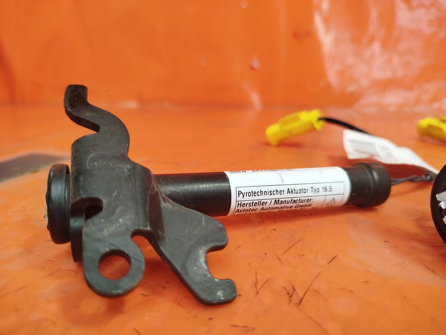 ✅BMW 220D M SPORT F44 2.0 DIESEL 2023 BONNET HINGE ACTUATOR PAIR 7450943 7450944 - Image 6