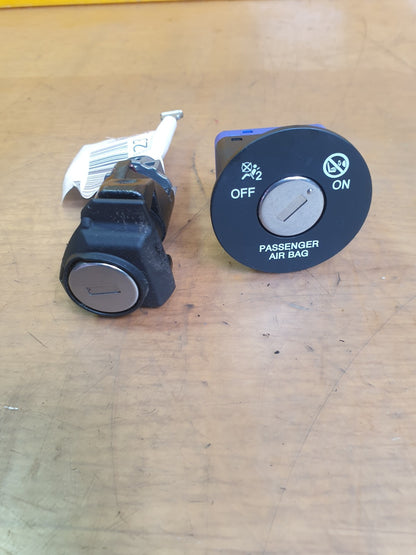 ebay-src:https://i.ebayimg.com/00/s/mtywmfgxmjaw/z/5soaaoswiclmltmy/$_57.jpg
