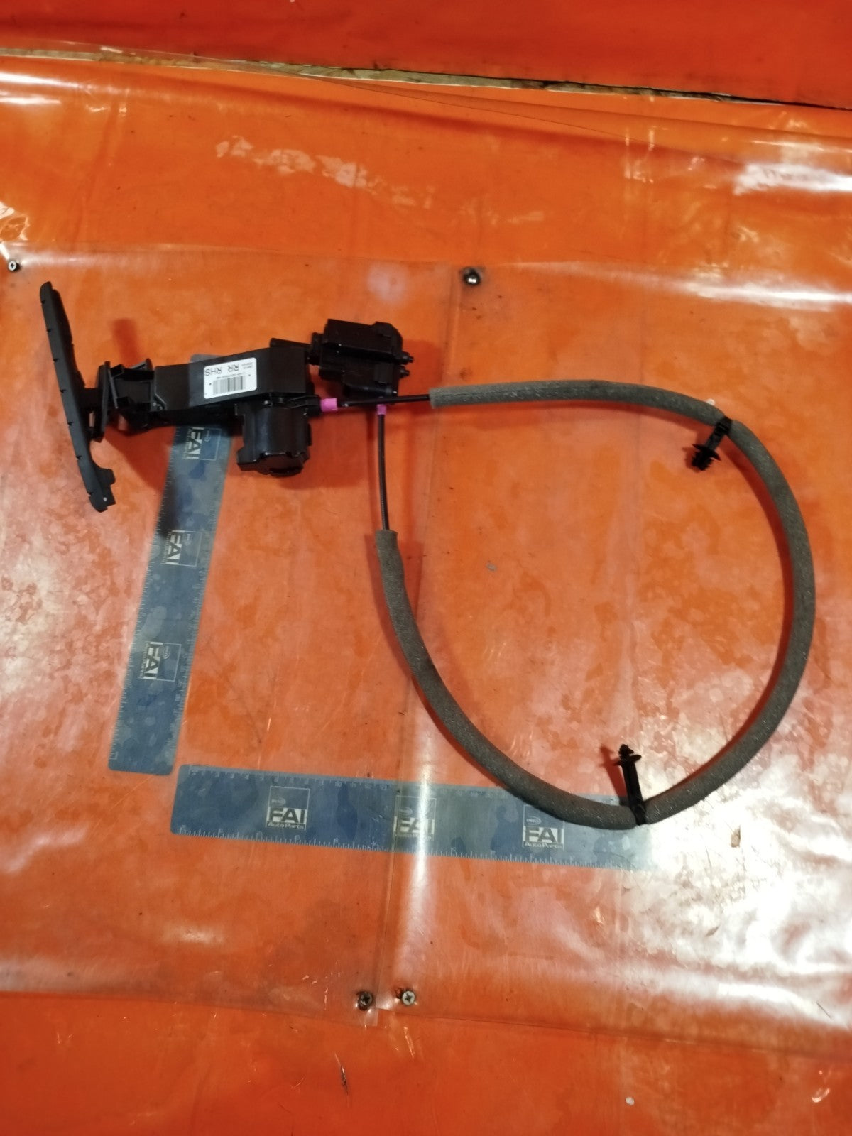✅FORD KUGA ST-LINE 2.5 PETROL 2025 REAR RIGHT OPENING LIMITER LV4BA247B50AB A326 - Image 9