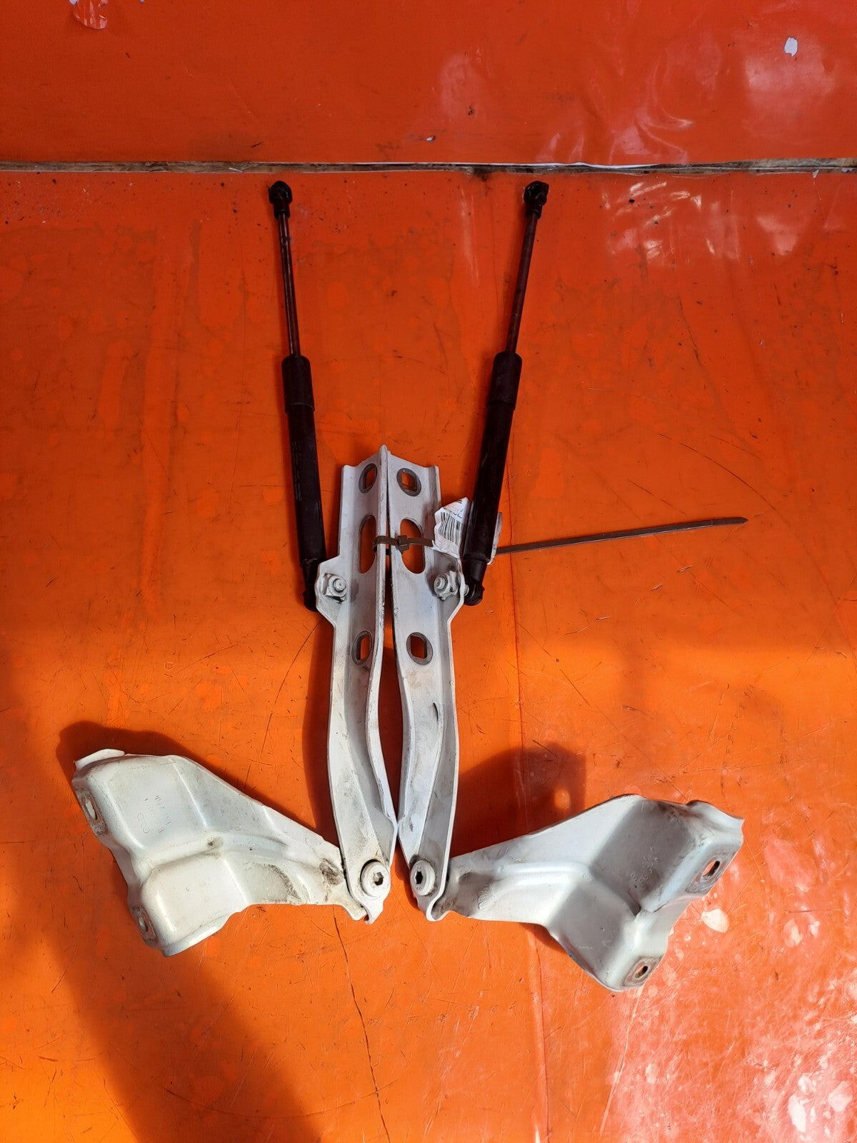 ✅2012 AUDI Q5 8R S LINE BONNET HINGES WITH STRUTS PAIR 8R0823359A +WARRANTY A276 - Image 1