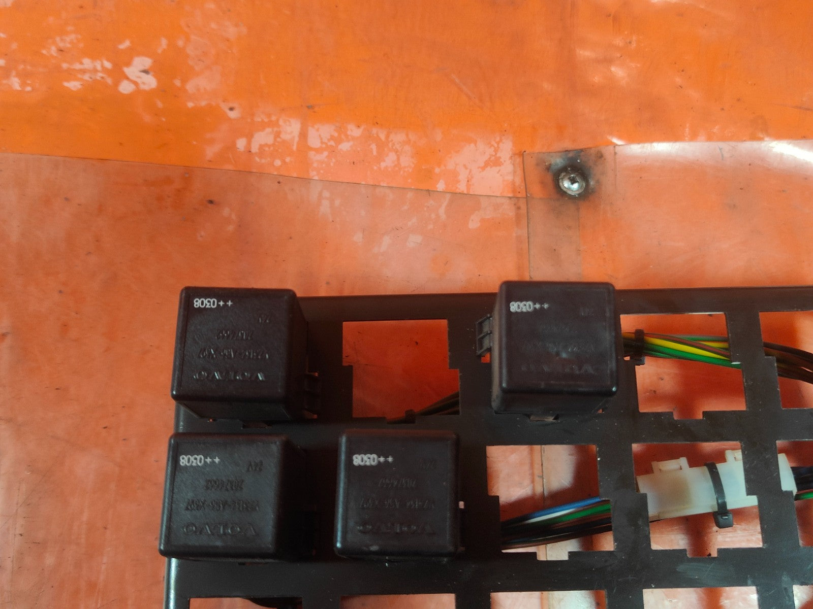 ✅2003 VOLVO FL RELAY FUSE BOX V23134-A56-X397 + WARRANTY A324 - Image 4