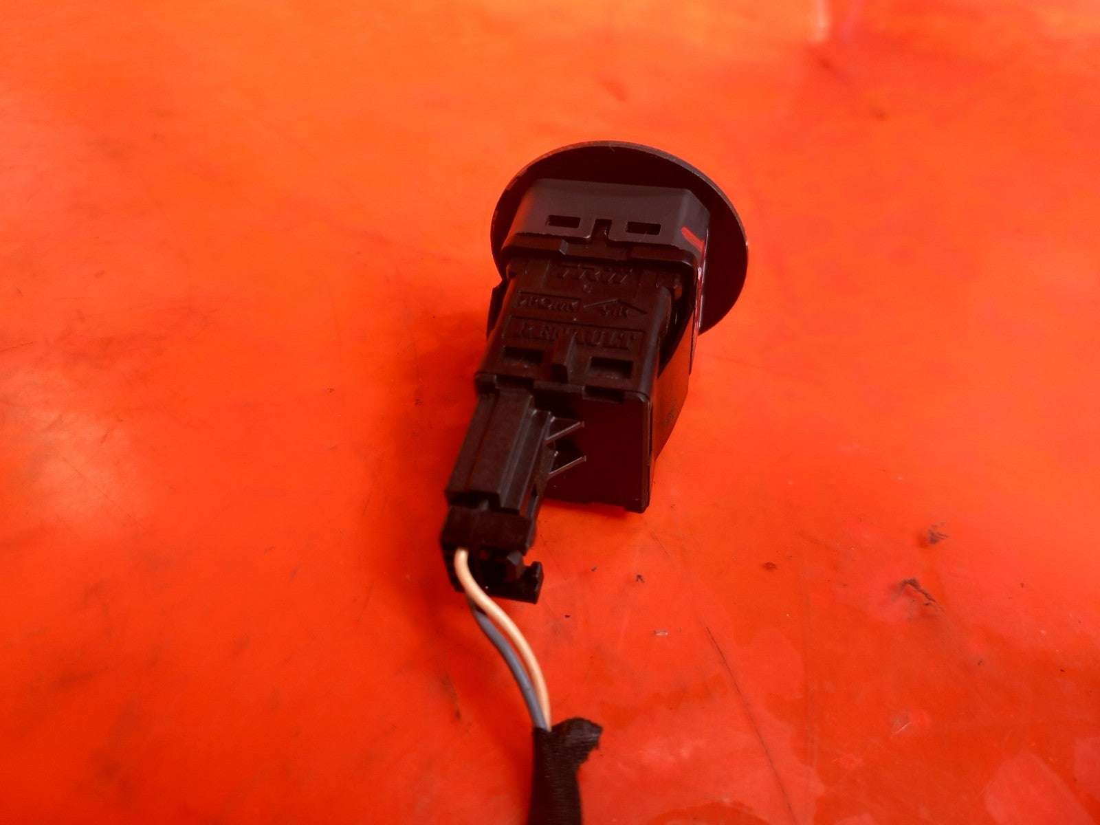 Renault Captur 1.6 Petrol 2023 Passenger ArBag On Off Control Switch 681991670R  - Image 5