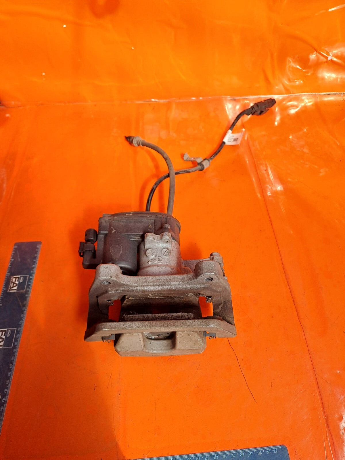 ✅2020 TESLA MODEL 3 REAR RIGHT BRAKE CALIPER 1044624-00-H + WARRANTY A266 - Image 1