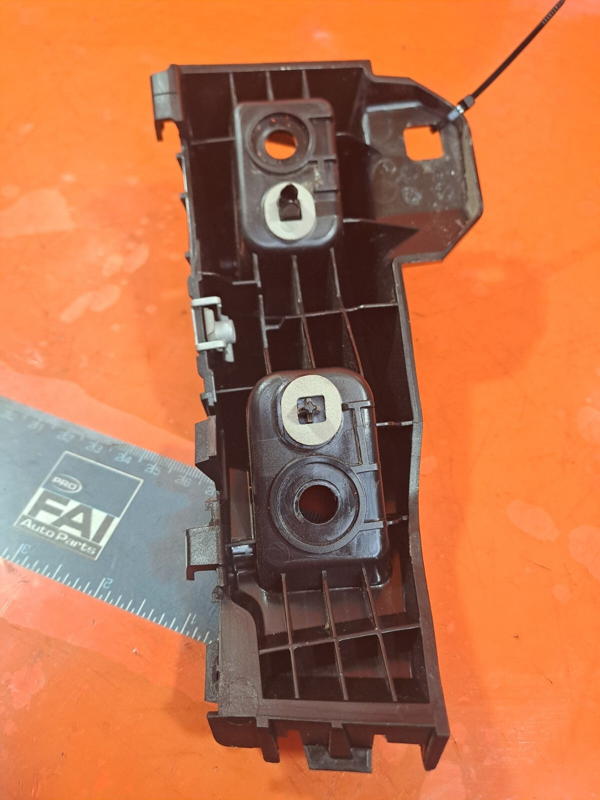2024 TESLA MODEL 3 LONG REAR RIGHT TAIL LIGHT BRACKET 1757100-00-D A207 - Image 8