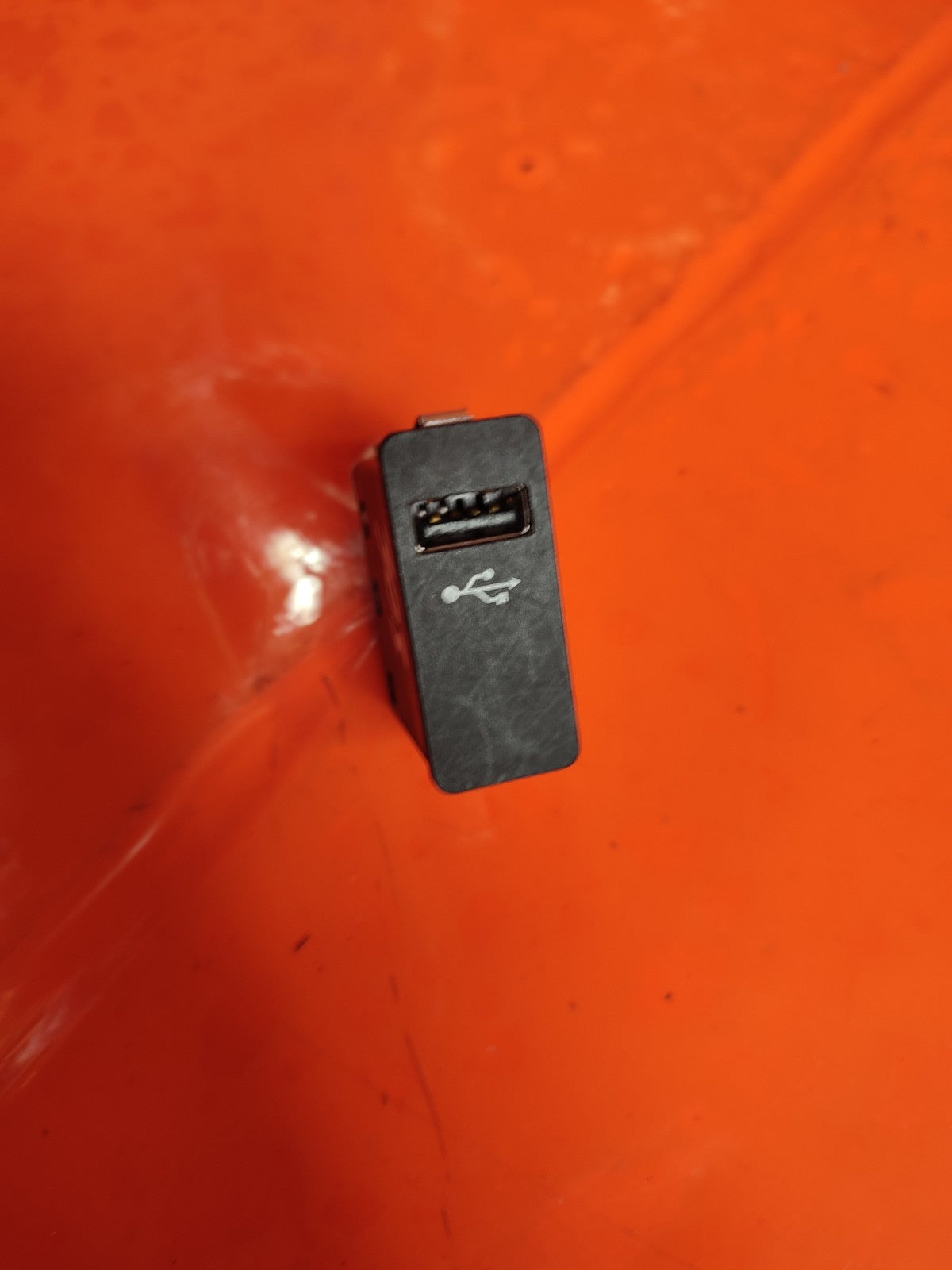 ✅BMW X1 F48 2.0 PETROL 2018 USB SOCKET 6820397 Warranty A303 - Image 1