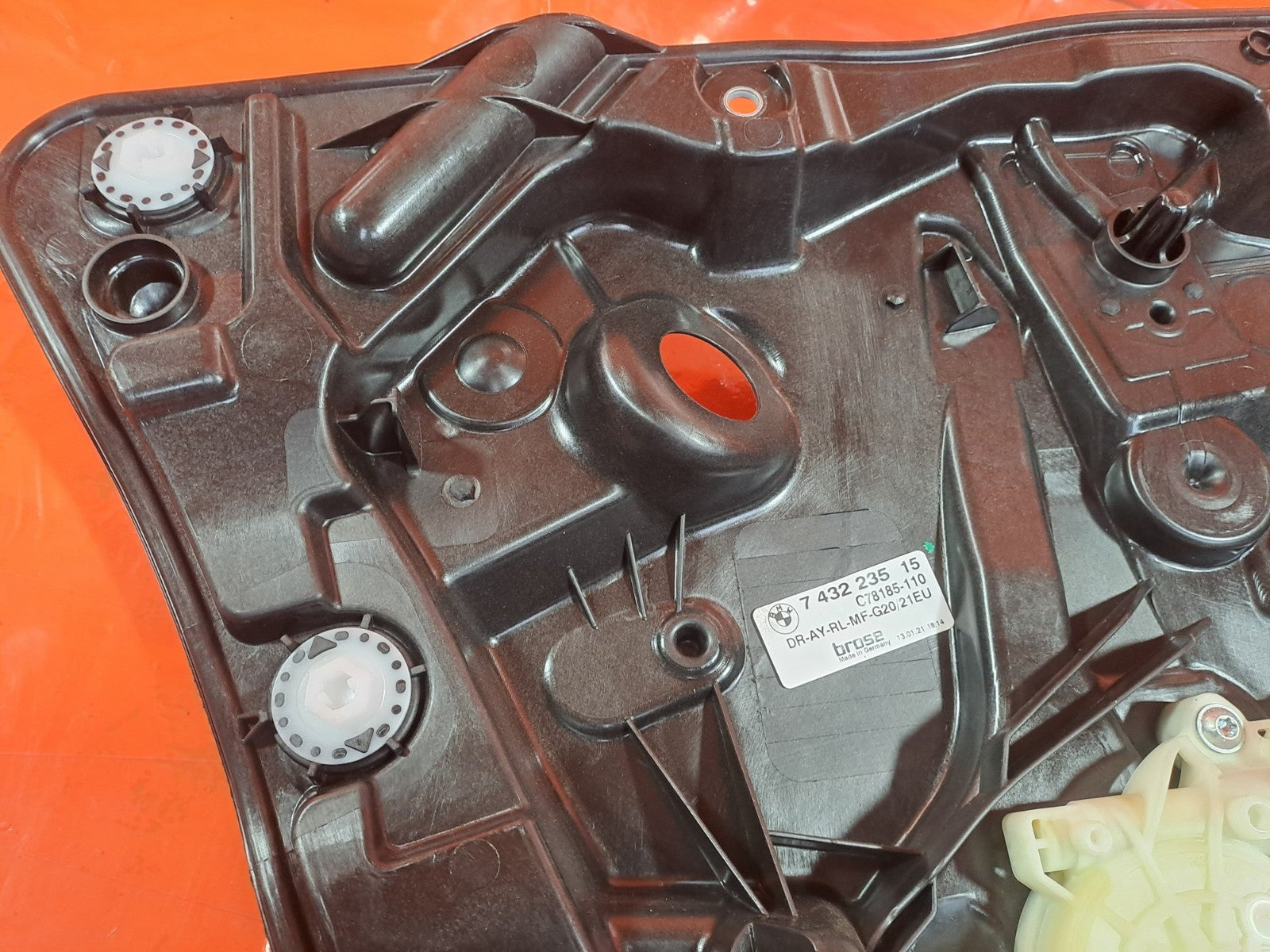 ebay-src:https://i.ebayimg.com/00/s/mtiwmfgxnjaw/z/wocaaeswrmrqbct3/$_57.jpg