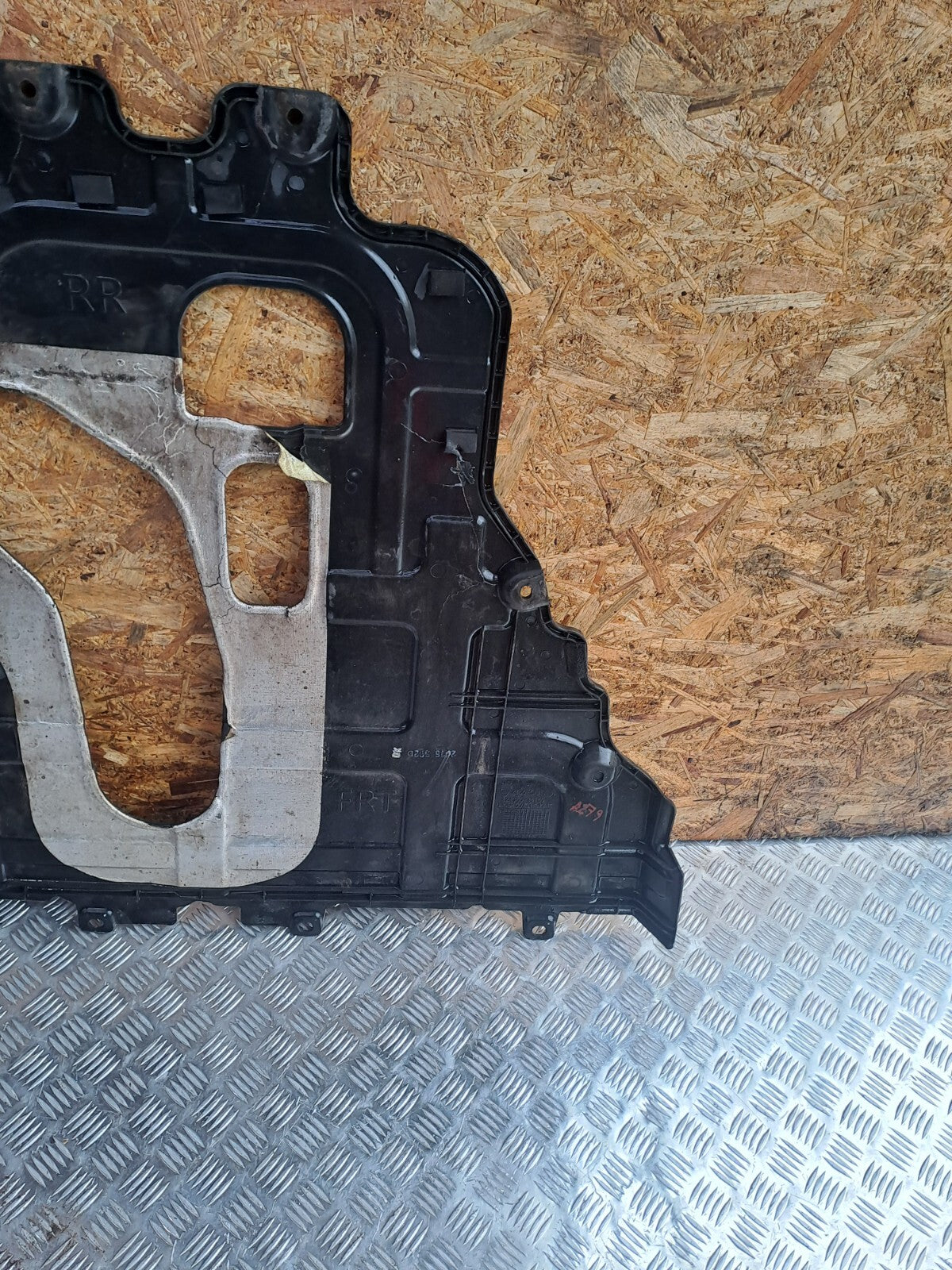 ✅Ssangyong Tivoli Ex 2016 1.6 Diesel Engine Under Tray 24380-35150 Damaged A279 - Image 3