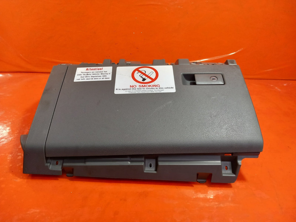 VW Transporter St-Line 2.0 Diesel 2023 Glove Box 7L2858007 Warranty A416 - Image 3