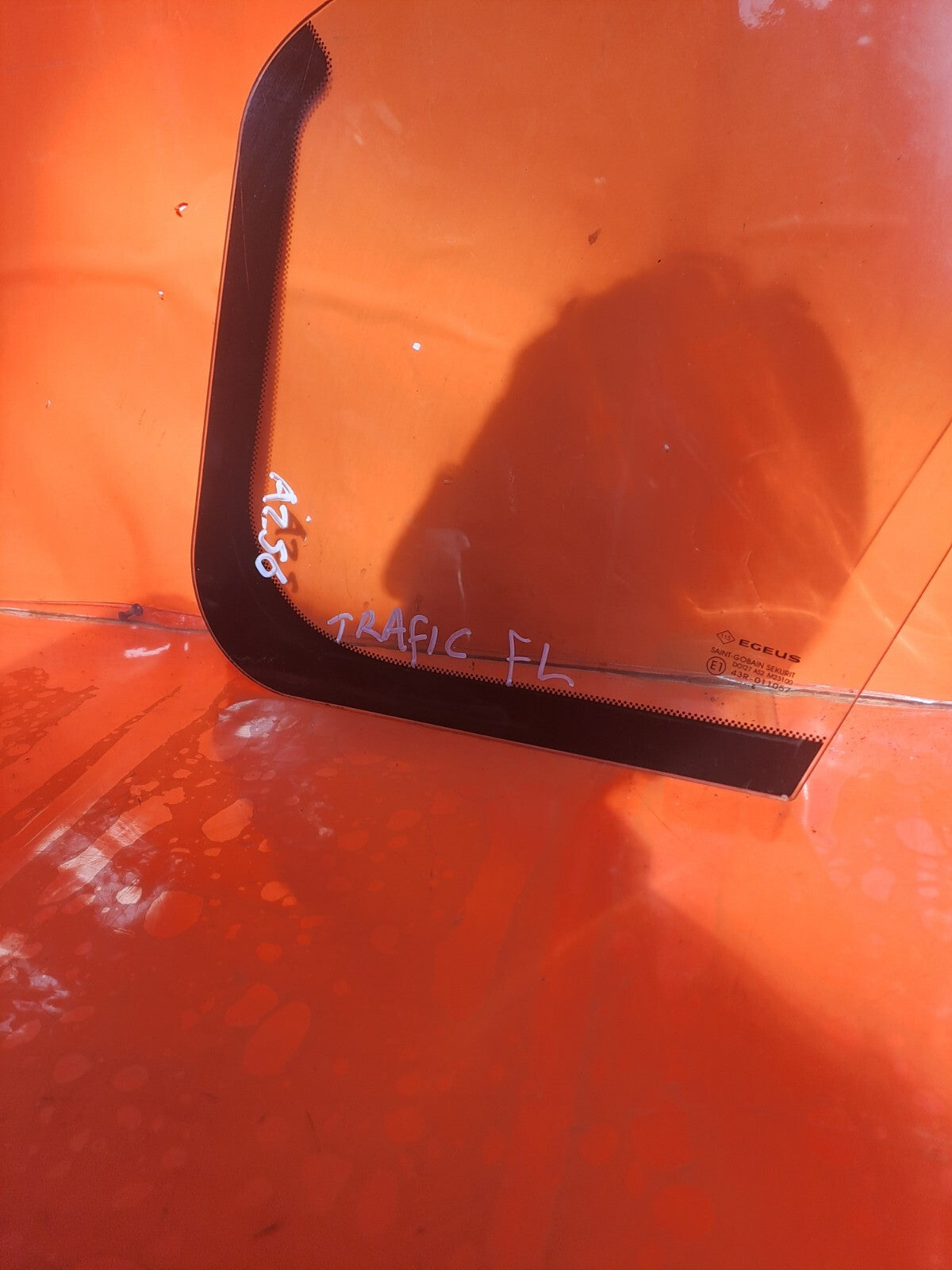 ✅RENAULT TRAFIC MK3 Sl27 1.6 DIESEL 2016 FRONT LEFT DOOR QUARTER WINDOW GLASS - Image 9