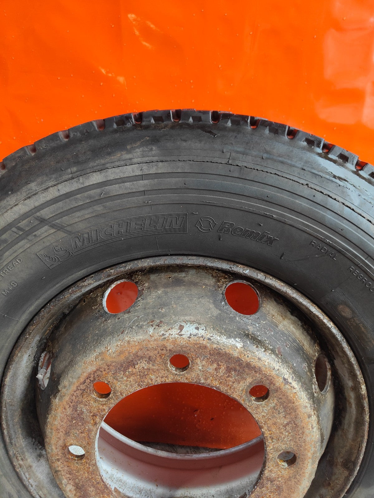 ✅2003 VOLVO FL 5.5D REAR ALLOY WHEEL WITH TYRE 265/70 R19.5 + WARRANTY A324 - Image 3