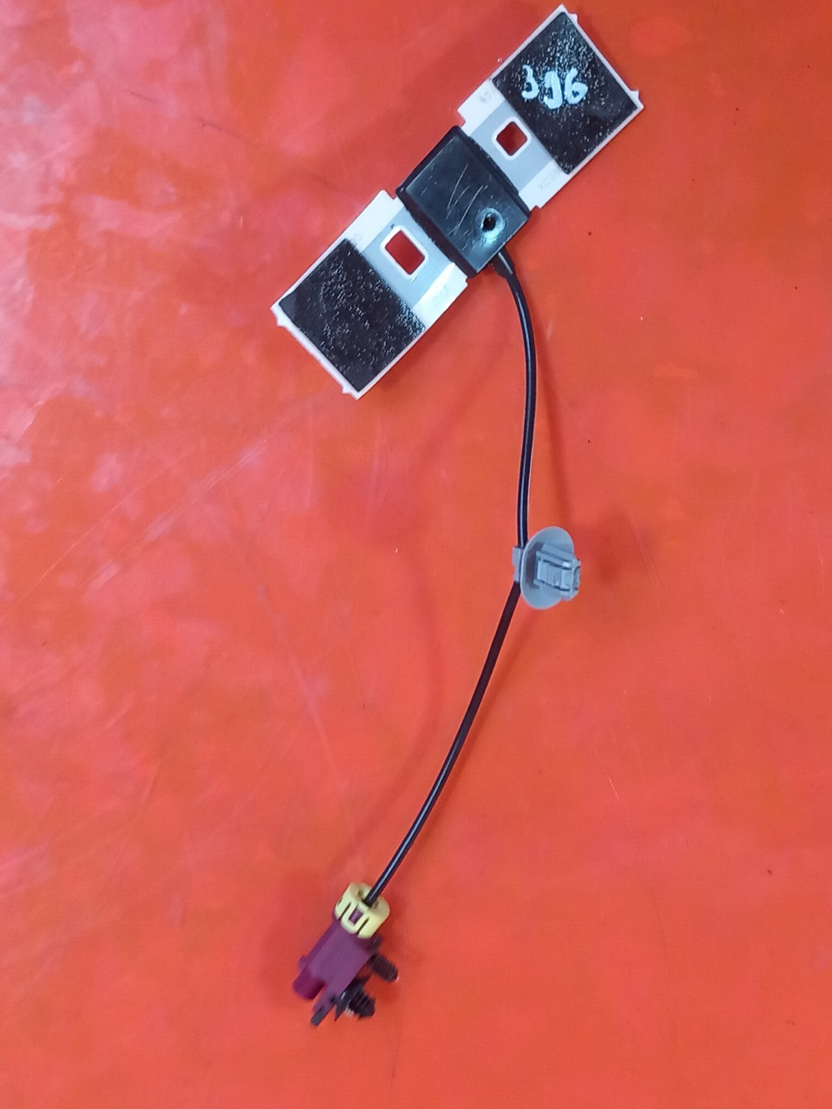 Land Rover Defender L663 3.0 Diesel 2025 Rear Left Sensor L8B2156037AB A396  - Image 9