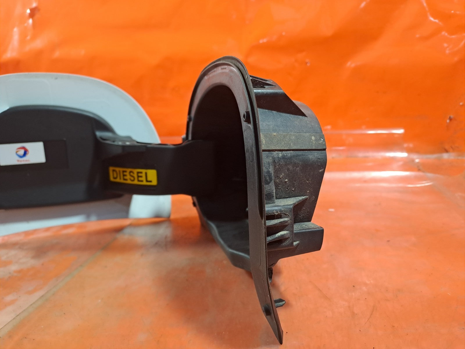 ✅CITROEN C4 CACTUS 1.6 DIESEL 2015 FUEL FILLER FLAP WHITE 9801501380 Warranty - Image 4
