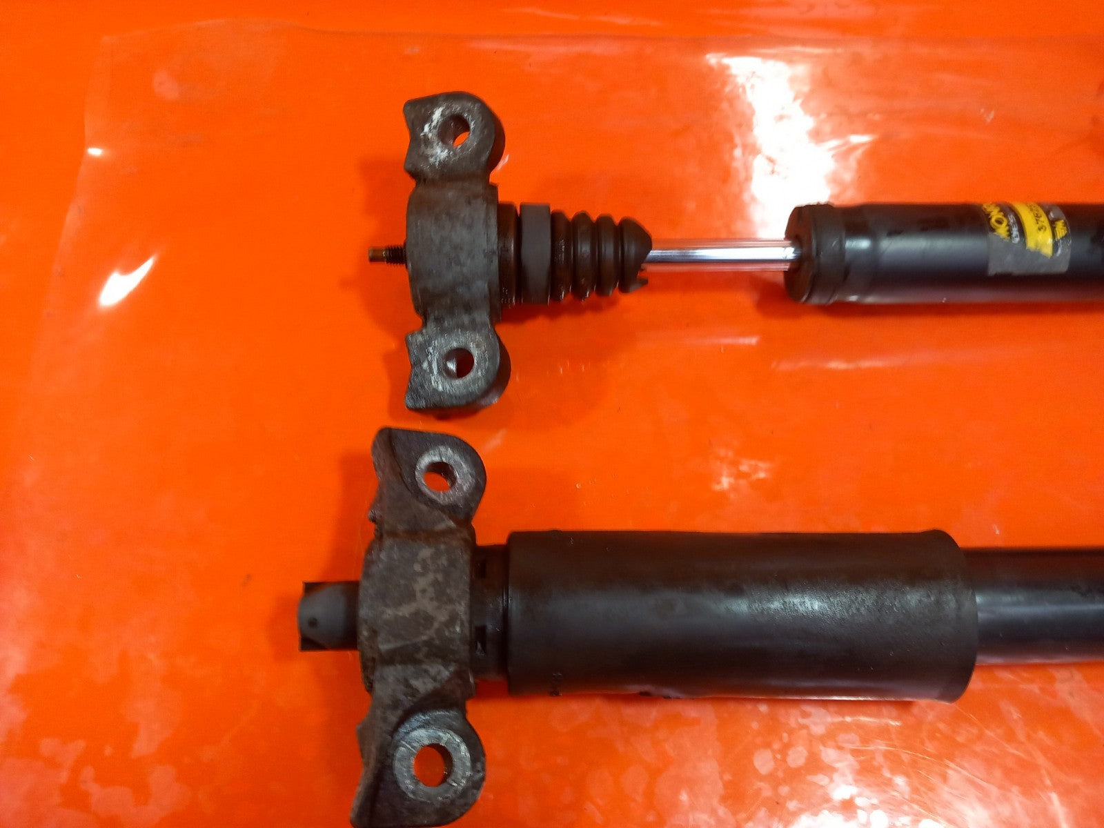 Ford Galaxy Zetec 2.0 Diesel 2019 Rear Shock Absorbers Pair F1GC18080DEA A345 - Image 4
