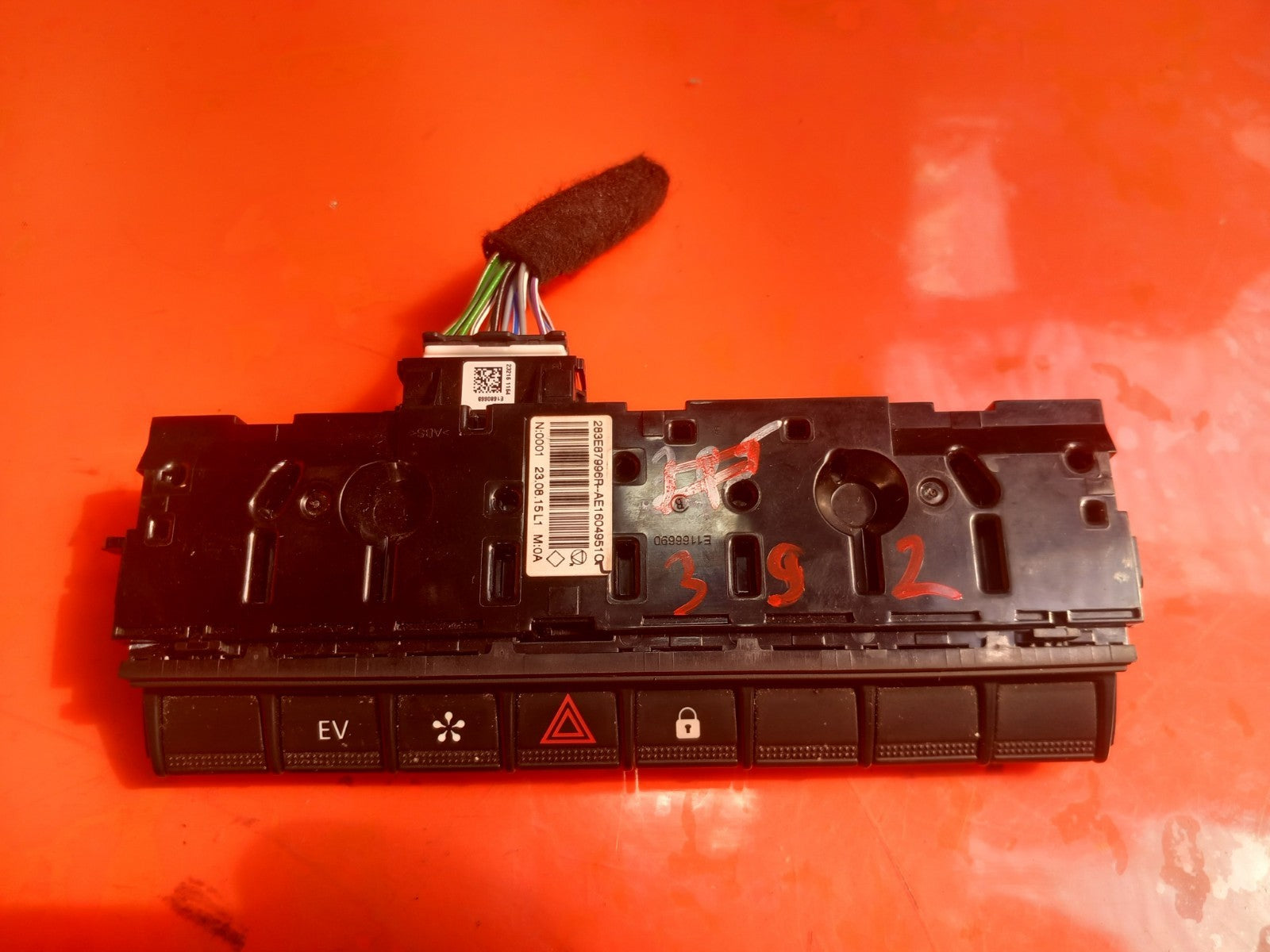 Renault Captur 1.6 Petrol 2023 Hazard Light Switch 283E87996R Warranty A392 - Image 3