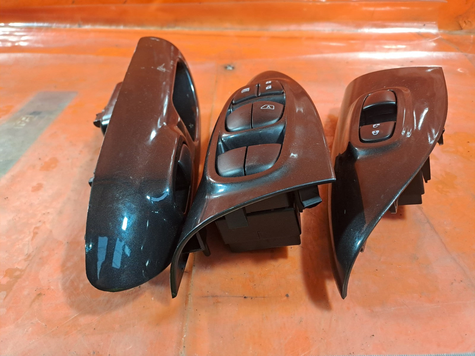 ✅NISSAN JUKE TEKNA 1.5 DIESEL 2017 WINDOW REGULATOR SWITCHES 254011KK5E Warranty - Image 2