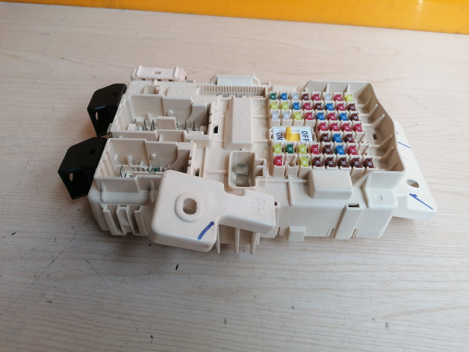 KIA SOUL MK2 1.6 PETROL 2016 FUSE BOX 91950B2562 X00 - Image 1