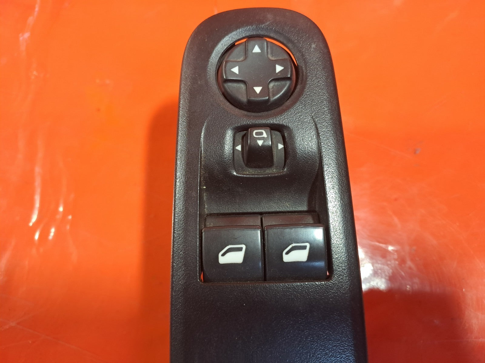 ✅Citroen Berlingo 650 1.5 Diesel 2020 Front Right Door Window Switch 98167922ZD  - Image 3