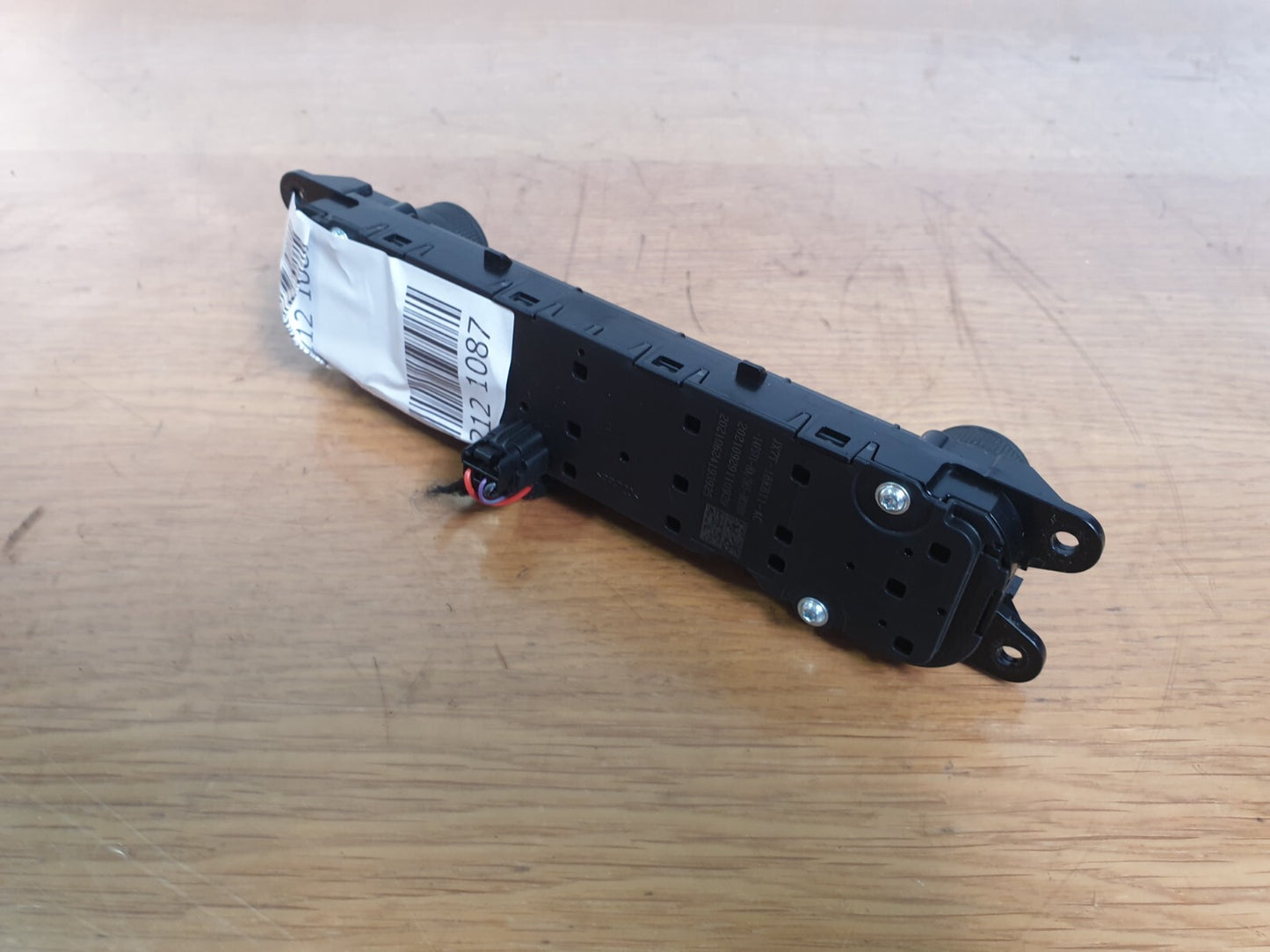 ebay-src:https://i.ebayimg.com/00/s/mtiwmfgxnjaw/z/cy4aaosw5adm786b/$_57.jpg
