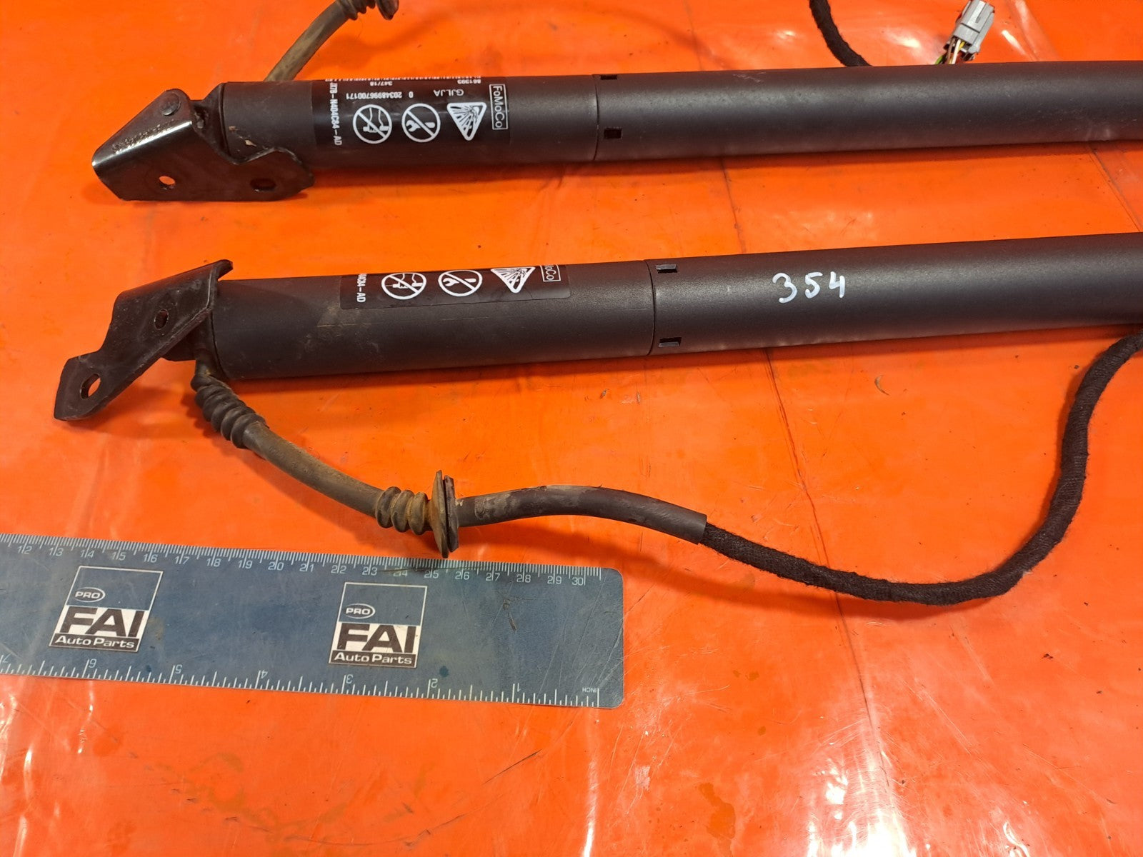 ✅2019 Ford Focus MK4 ST-Line Tailgate Strut Pair JX7B-N404C84-AD + Warranty A354 - Image 7