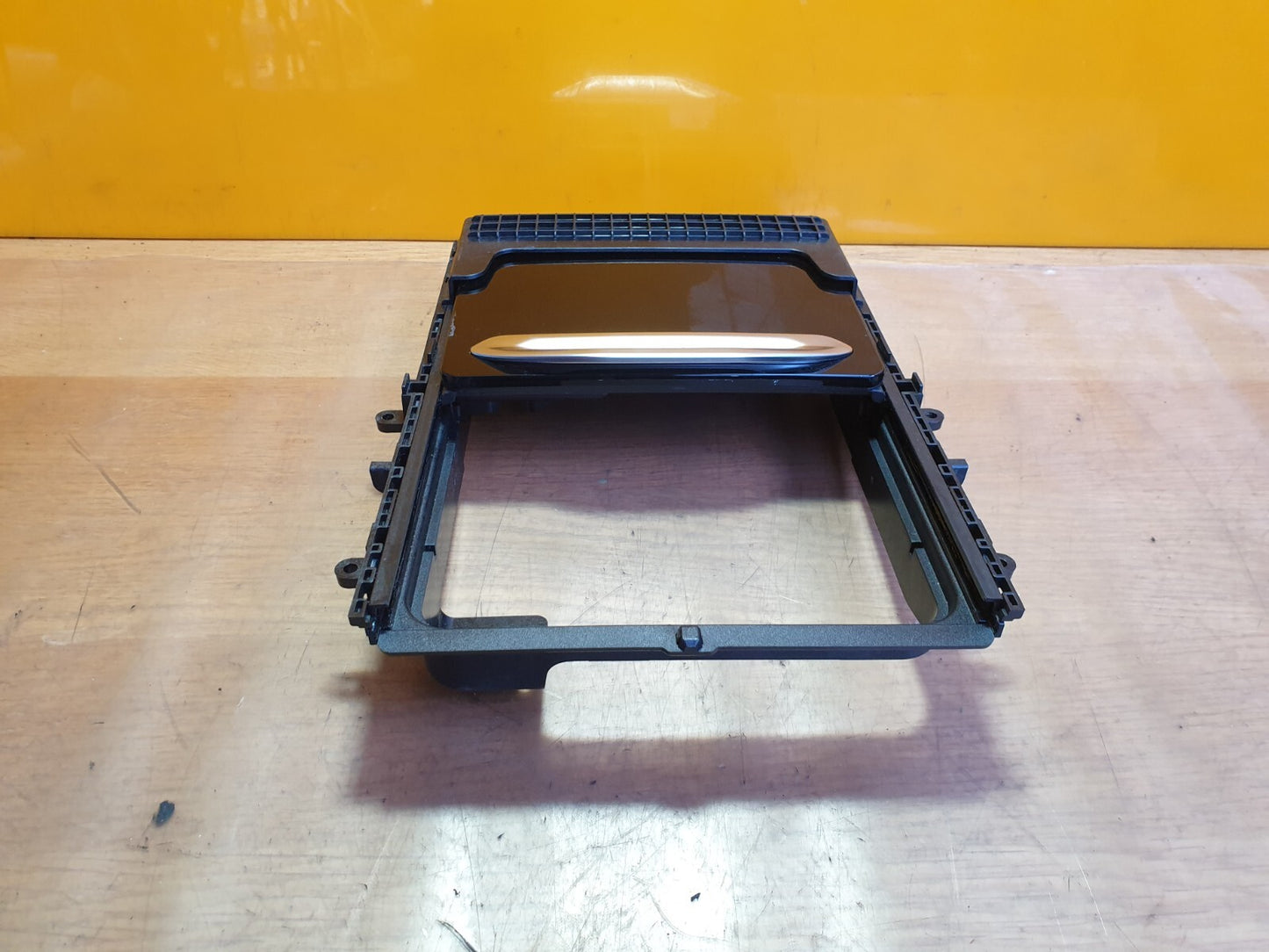 ✅2023 BMW Z4 G29 SDRIVE20i CENTER CONSOLE FRONT STORAGE BIN 6809003 + WARRANTY - Image 8