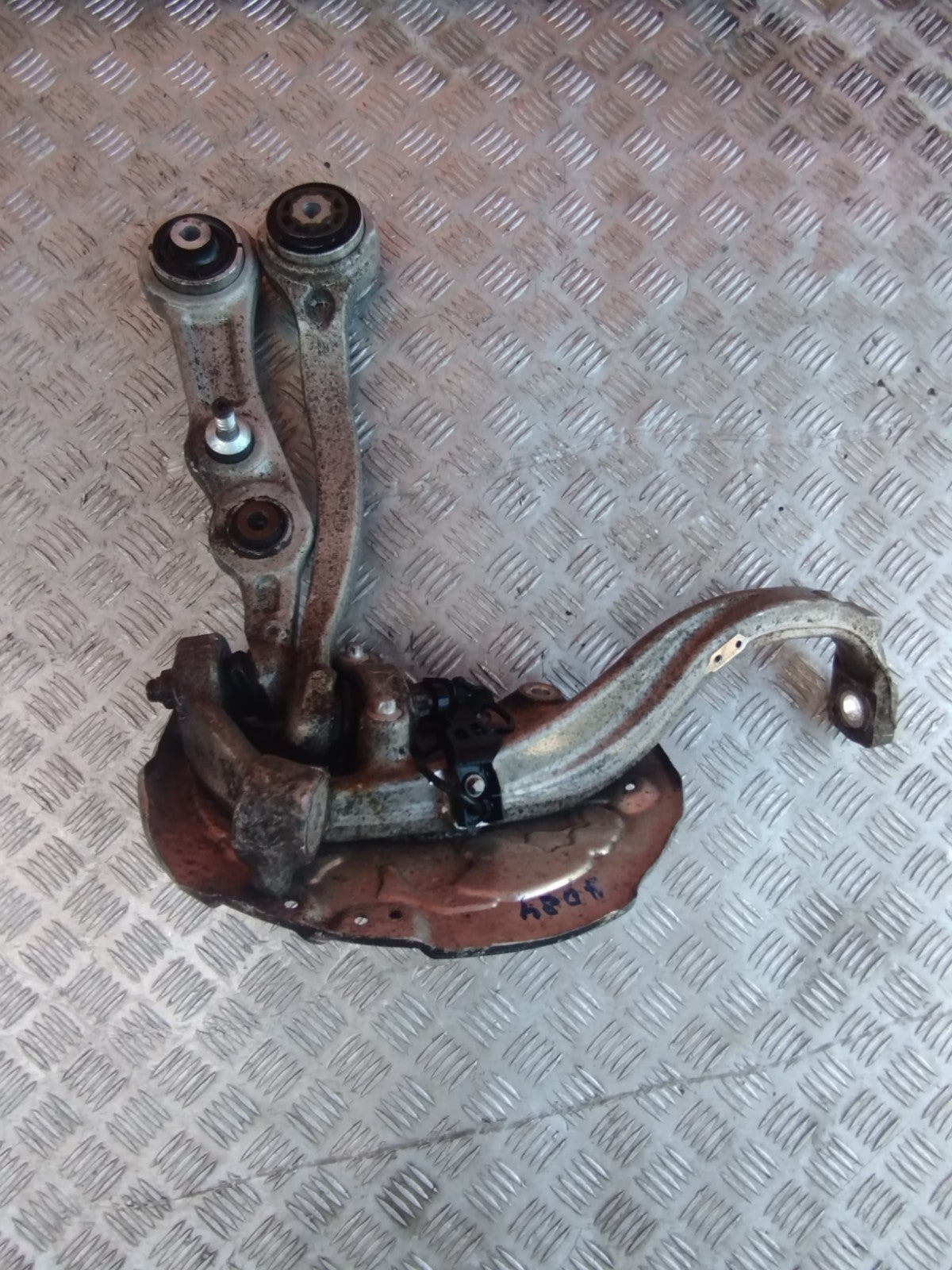 Mercedes W205 C220 2.1 Diesel 2014 Front Left Wheel Hub 2052100 Warranty A084 - Image 3