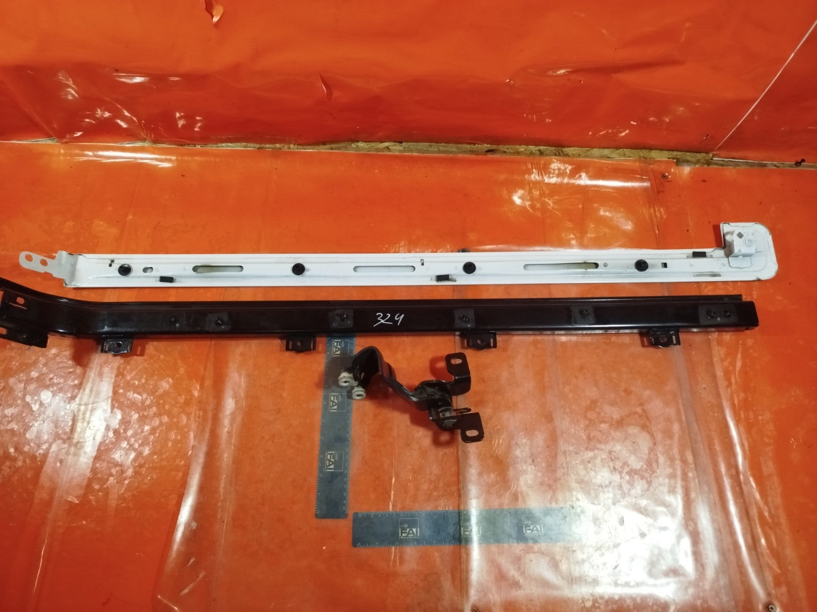 ✅FORD TRANSIT CUSTOM 2.0 DIESEL 2023 LEFT SLIDING DOOR ROLLER & TRIM RAIL A342 - Image 1