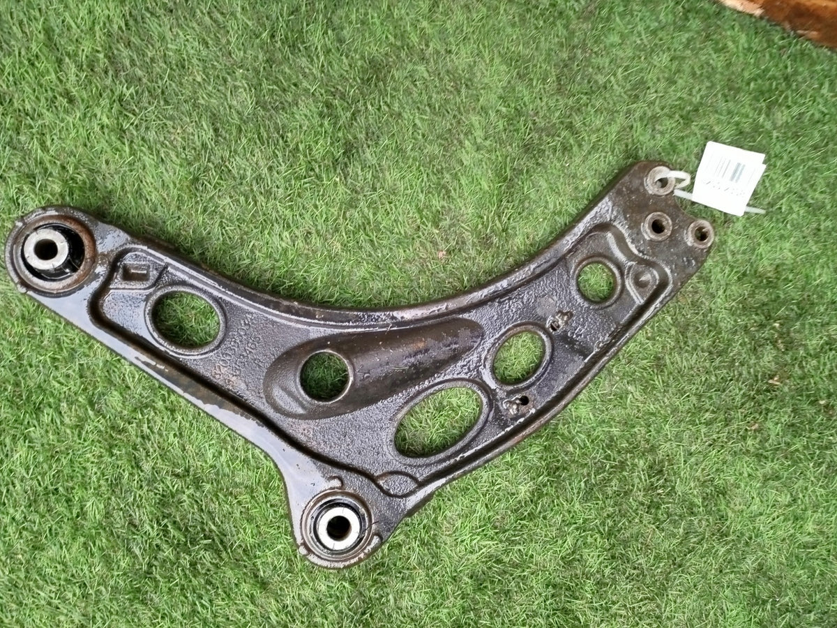 2015 Renault Trafic MK3 SL27 Front Left Lower Wishbone Arm  820039503 A250 - Image 1