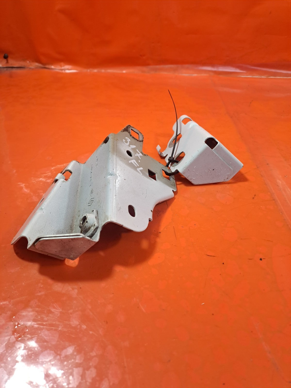 ✅RENAULT ZOE DYNAMIQUE 2015 FRONT LEFT WING BRACKETS 620425323R Warranty A317 - Image 3