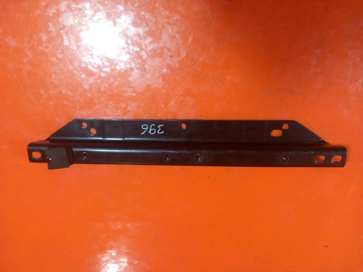 Land Rover Defender L663 3.0 Diesel 2025 Engine Bay Brace Support Beam A396 - Image 2