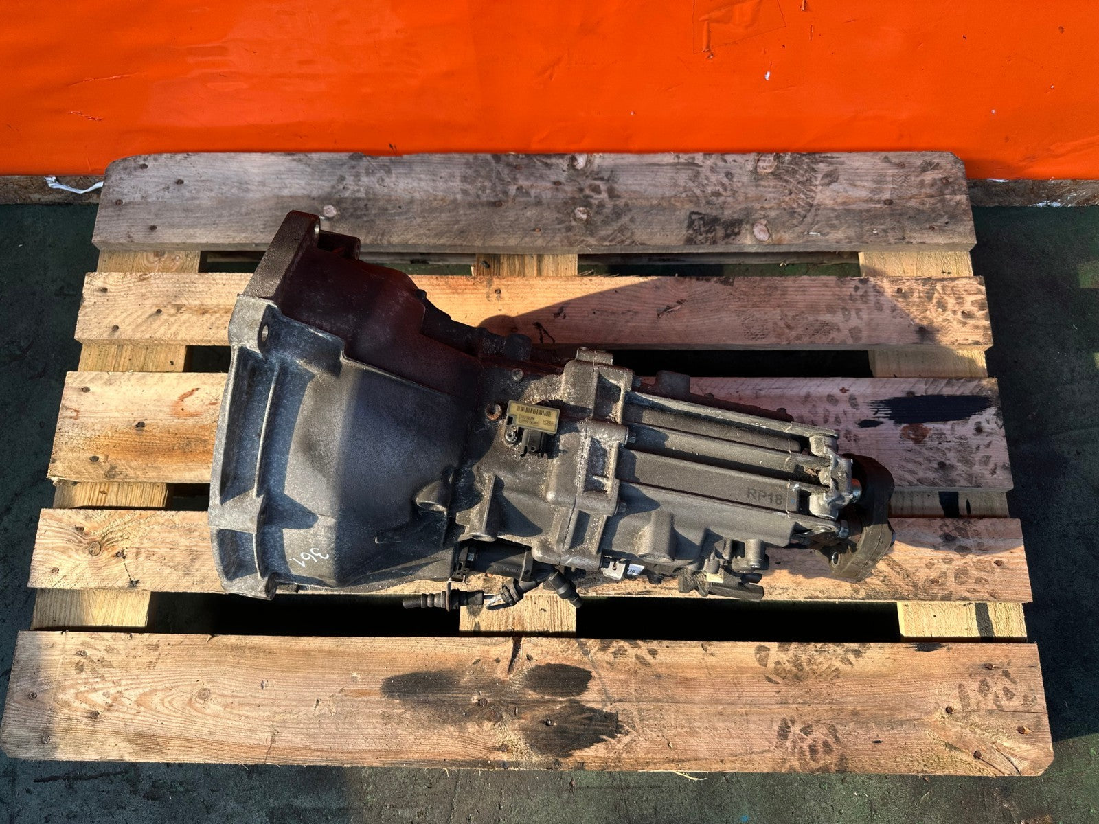 ✅BMW F22 218D SPORT 2.0 DIESEL 2015 6 SPEED MANUAL GEARBOX GS6-17DG 8607320 A361 - Image 2